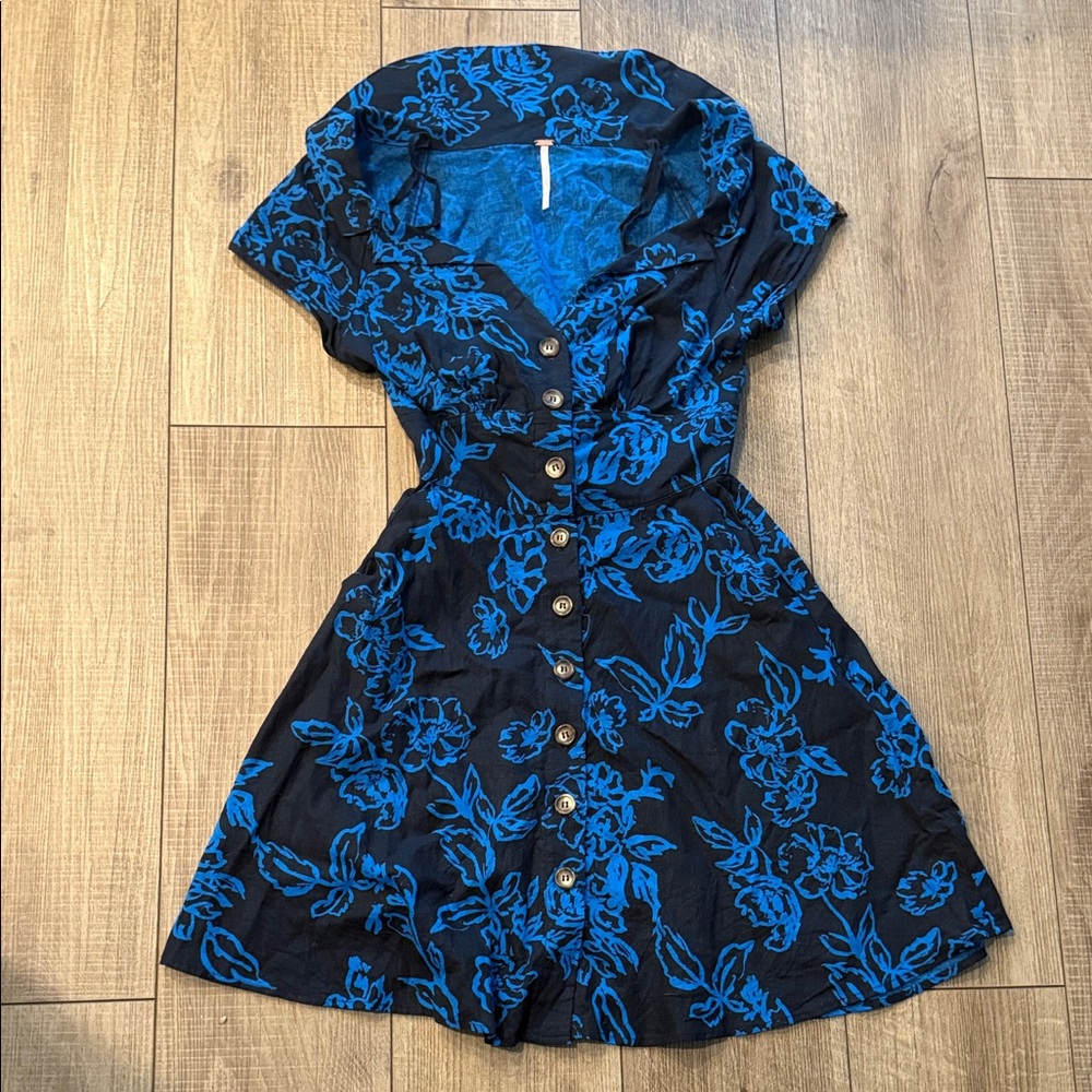 Free People Black and Blue Floral Mini Dress Size 0 full skirt